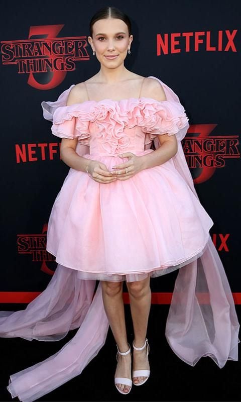 millie bobby brown cuanto cambio serie01 alfombra