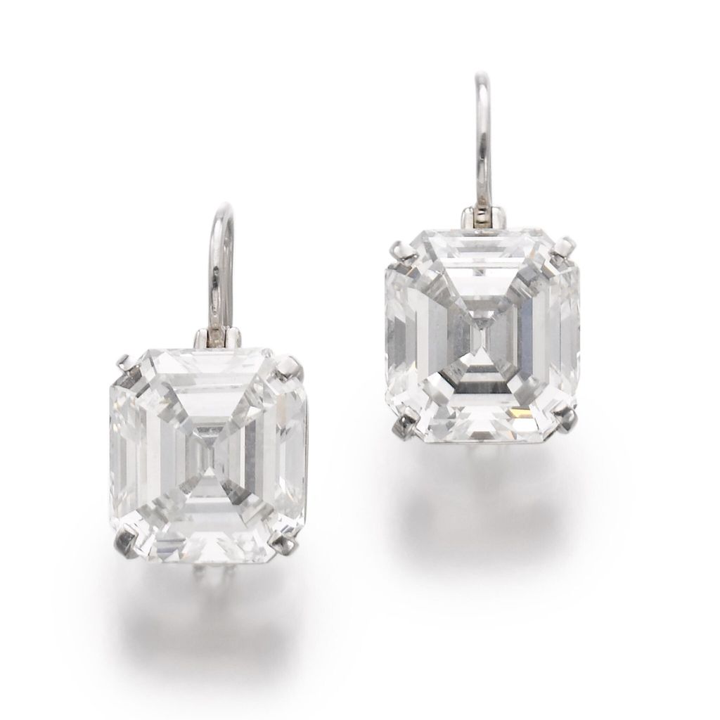 GRAFF - pair of diamond earrings Estimate 300,000 - 490,000 CHF