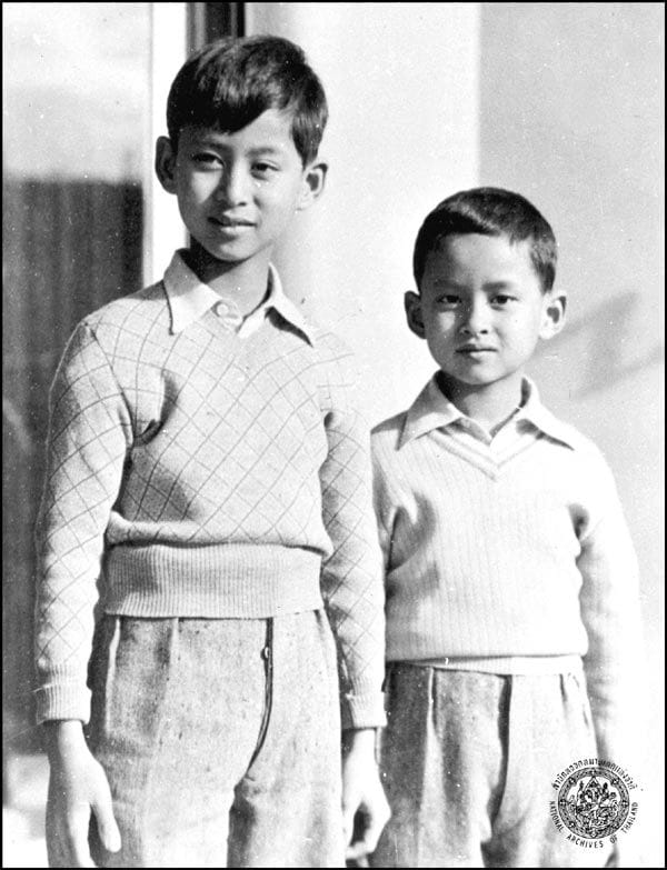 Ananda y Bhumibol, en una imagen de cuando eran niños