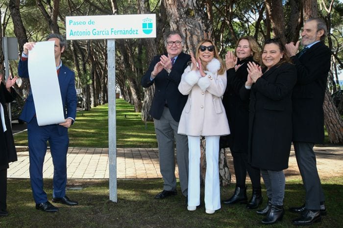 Ana Obregón y sus hermanos inauguran una calle con el nombre de su padre