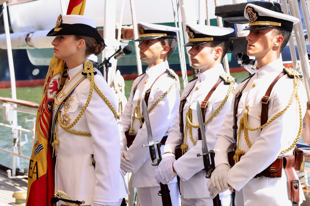 La princesa Leonor en Montevideo con el buque Juan Sebastian Elcano