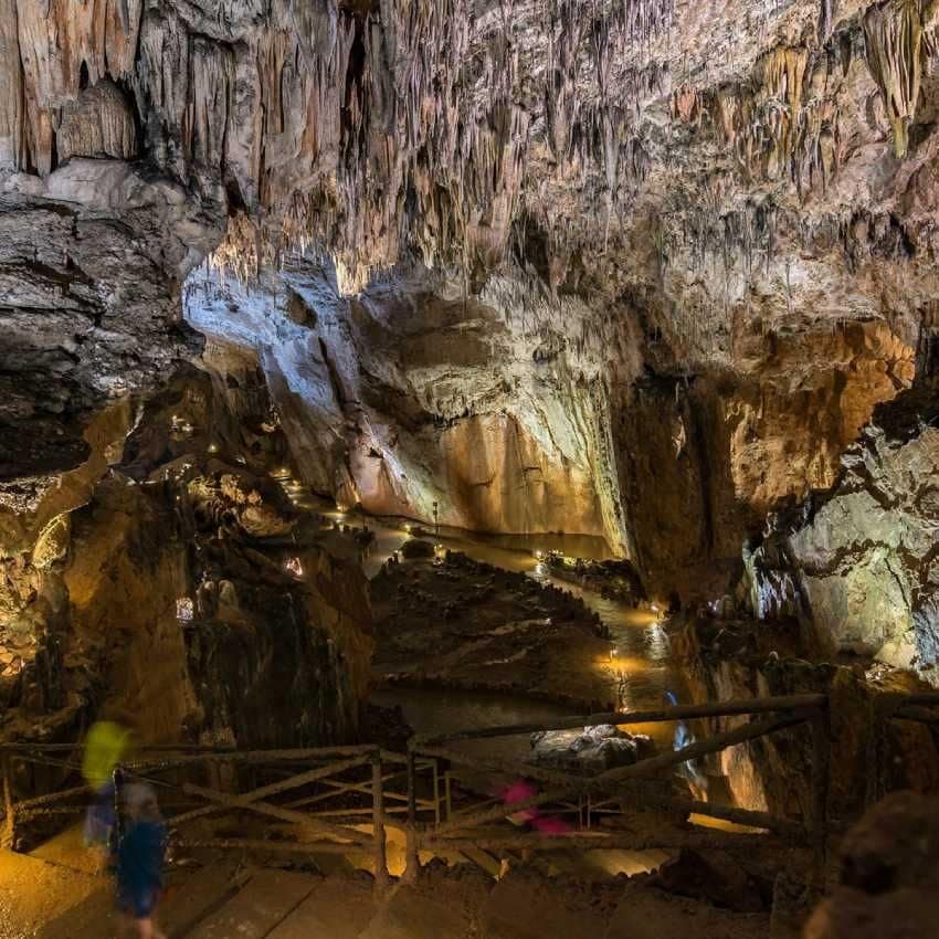 cueva de valporquero en leon