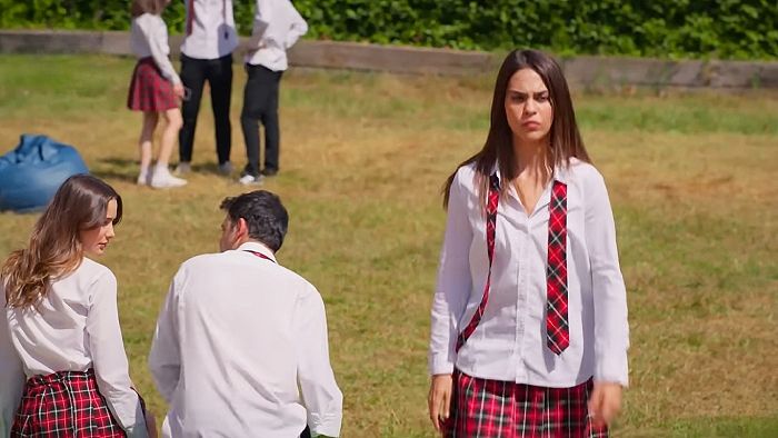  'Hermanos': Elif siente celos al ver el interés de Oğulcan por Lidya