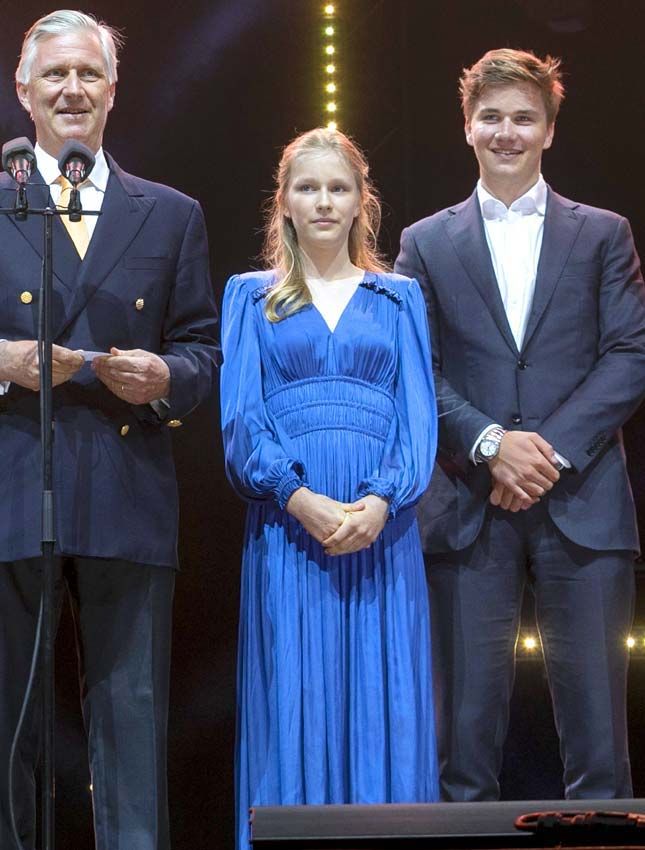 Éléonore de Bélgica vestido azul