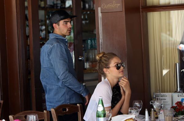 Joe Jonas y Gigi Hadid almorzando juntos esta misma semana
