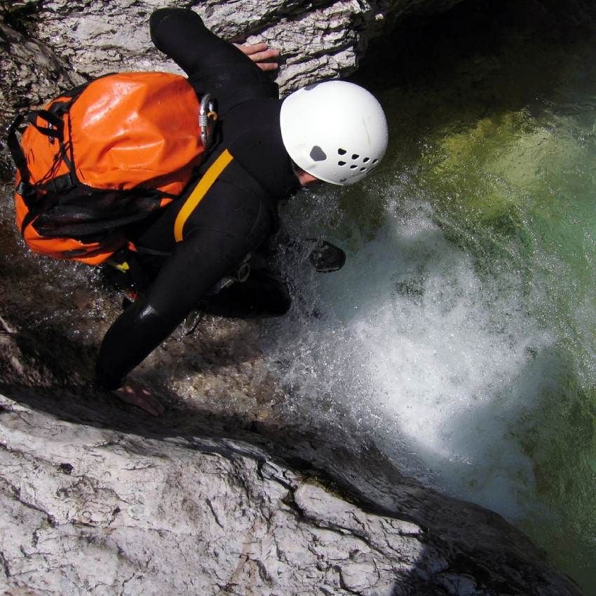 En el río Leza es posible disfrutar de actividades en la naturaleza como el barranquismo