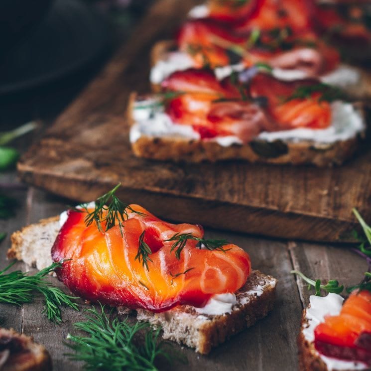 salmon marinado con remolacha