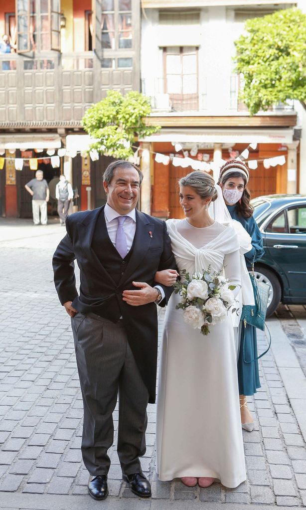 La novia con su padre, Francisco Javier de Solis y Martínez Campos.