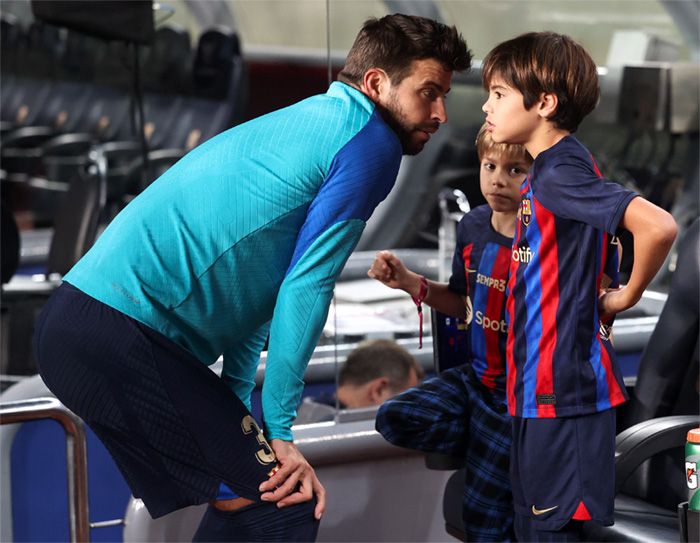 Piqué, con sus hijos