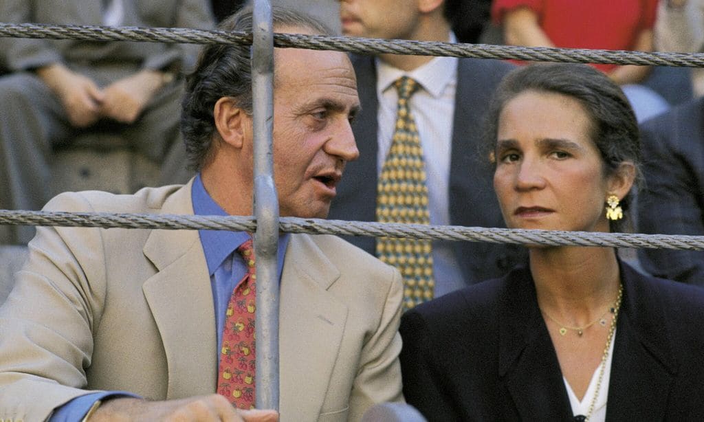 Juan Carlos I, King of Spain, and infanta Elena de Borbón in Las Ventas bullring (Madrid)