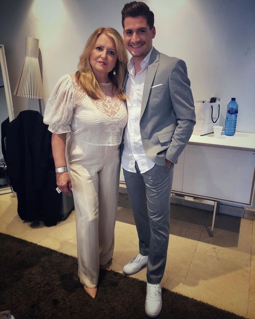 Chema junto a su madre, Mari Carmen Ortega