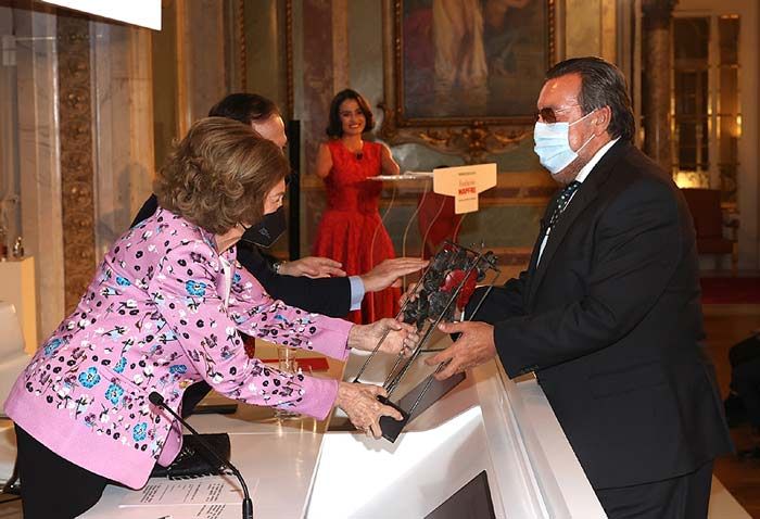 Doña Sofía entrega Premio a Raphael