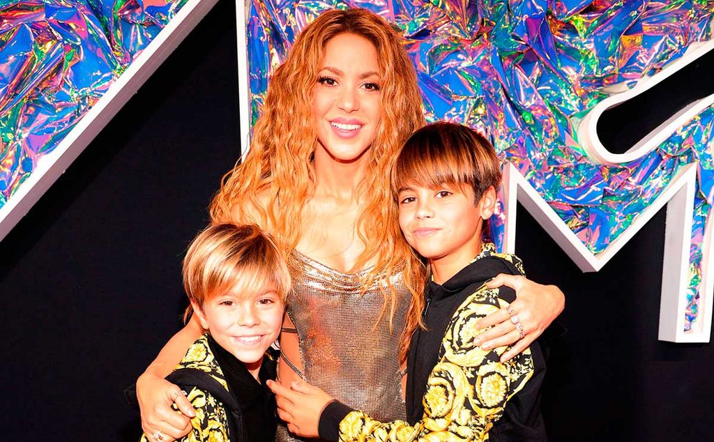 Shakira junto a sus hijos