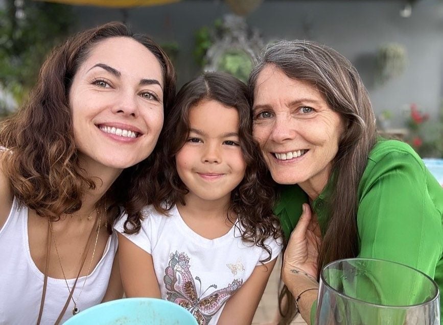 Bárbara Mori junto a su nieta Mila y a su mamá 