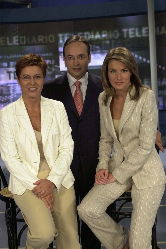 LETIZIA ORTIZ DURANTE SU ETAPA DE PRESENTADORA DE TELEDIARIOS DE TVE ; EN COMPAÑIA DE LOS PERIODISTAS ALFREDO URDACI Y MARIA ESCARIO 01/11/2003 MADRID 