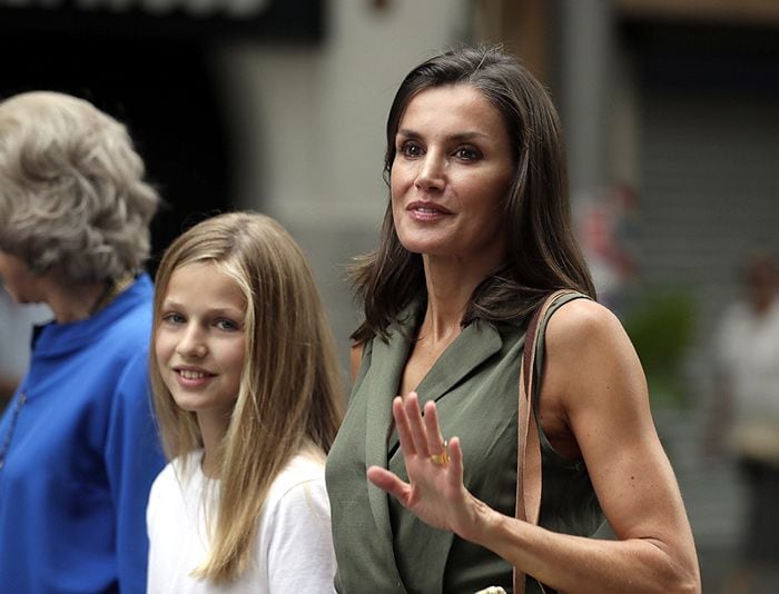 La reina Sofía repite tarde de cine, esta vez con doña Letizia, Leonor y Sofía