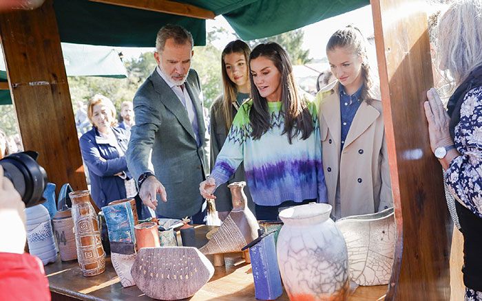 Los Reyes y sus hijas Leonor y Sofía visitan el Pueblo Ejemplar de Asturias 2023