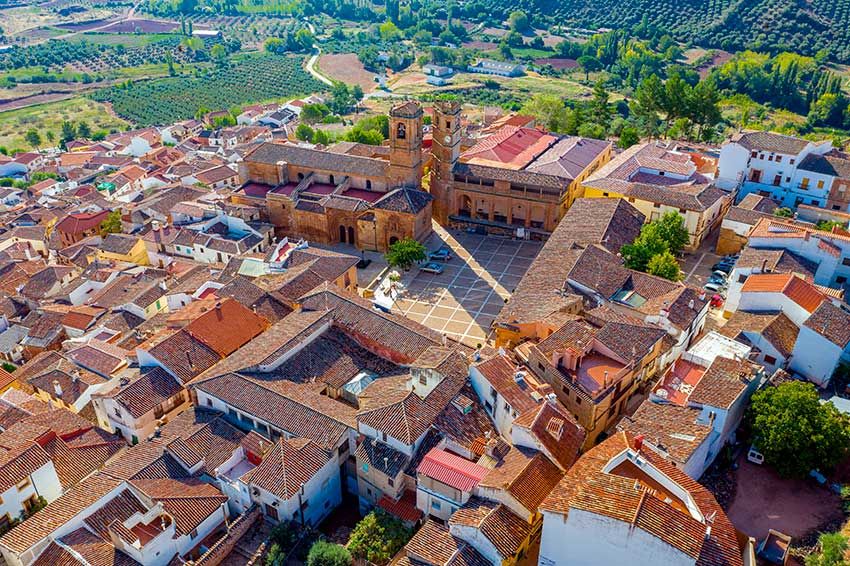 Vista aérea de Alcaraz y su plaza Mayor, Albacete
