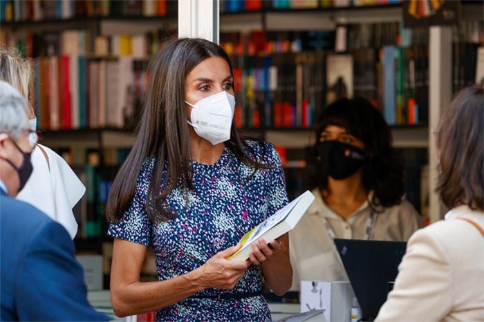 La reina Letizia en la Feria del Libro de Madrid