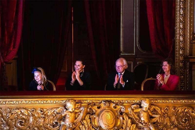  Los reyes Carlos Gustavo y Silvia de Suecia, Victoria de Suecia y Estelle de Suecia Fichero