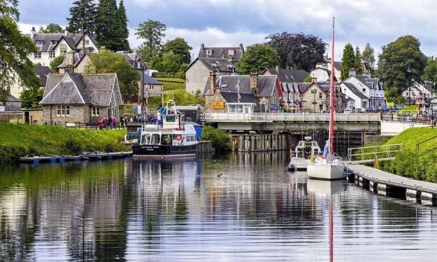 canal en fort augustus escocia