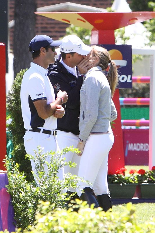 Su amor siempre ha sido discreto y solo han sido en los circuitos hípicos el escenario en el que se ha dejado ver, como en esta imagen tomada en el 2014, durante el Global Champion Tour en Madrid, cuando Doda agarra la cara de Athina para darle un apasionado beso
