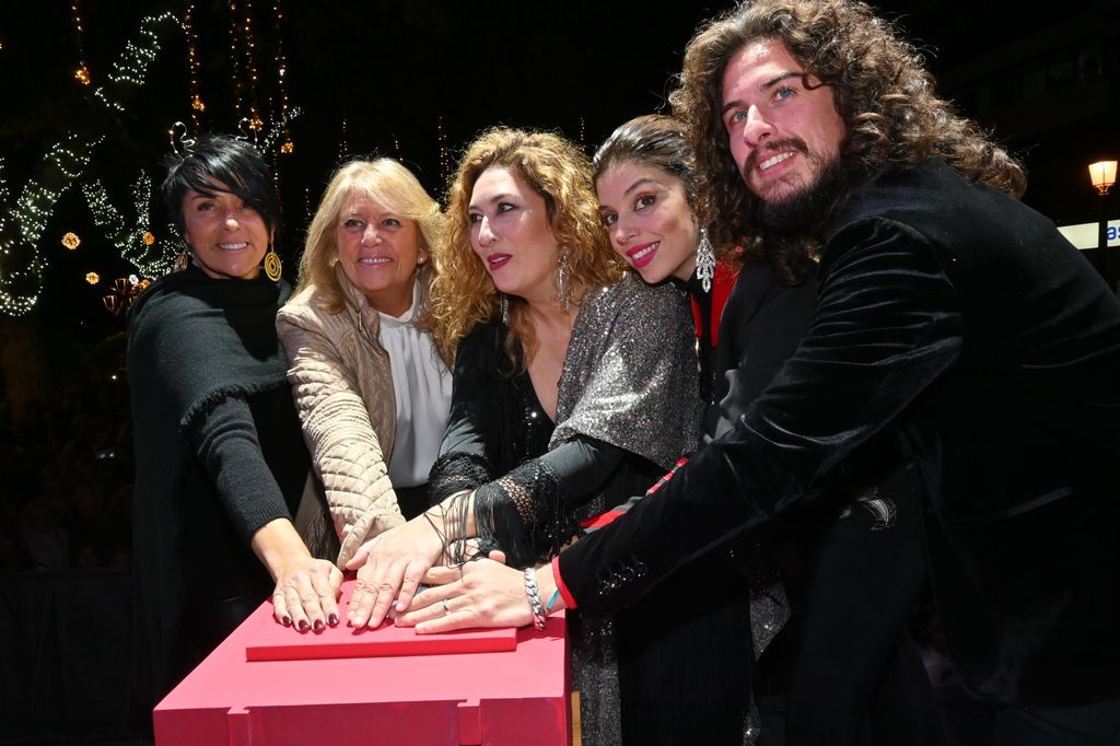 Solea Morente, Estrella  Morente y Kiki Morente en el encendido de las luces de Marbella