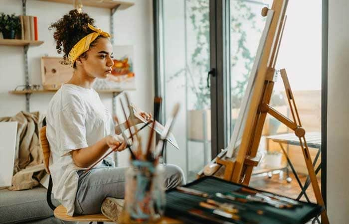 Mujer pintando