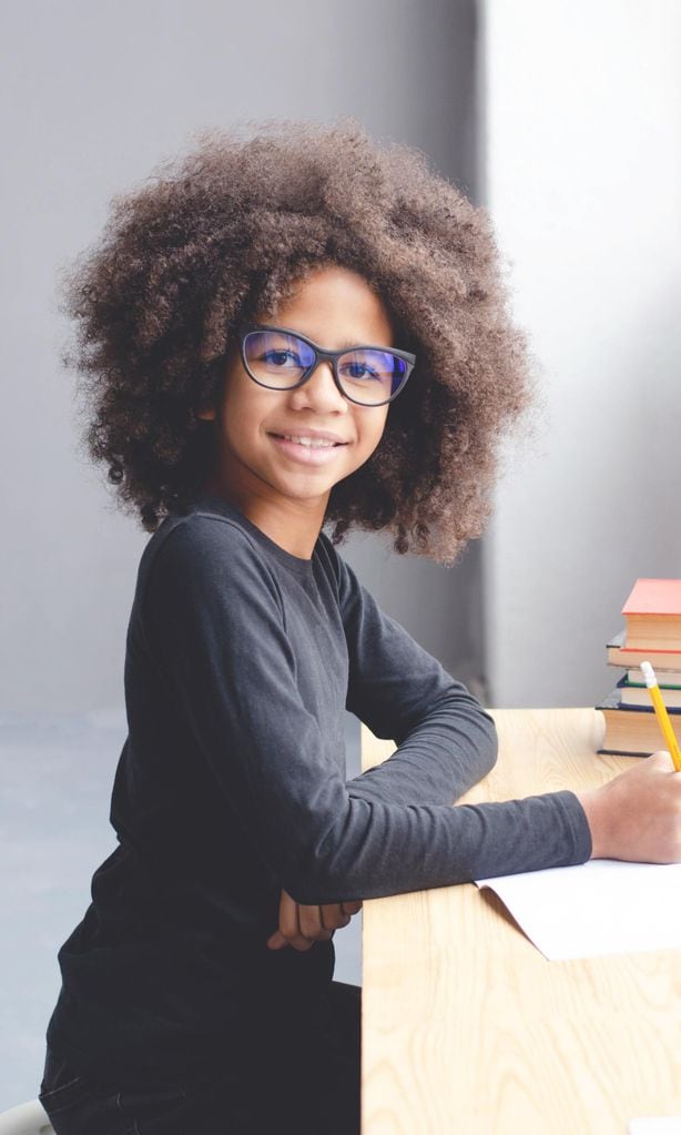 Niño con gafas