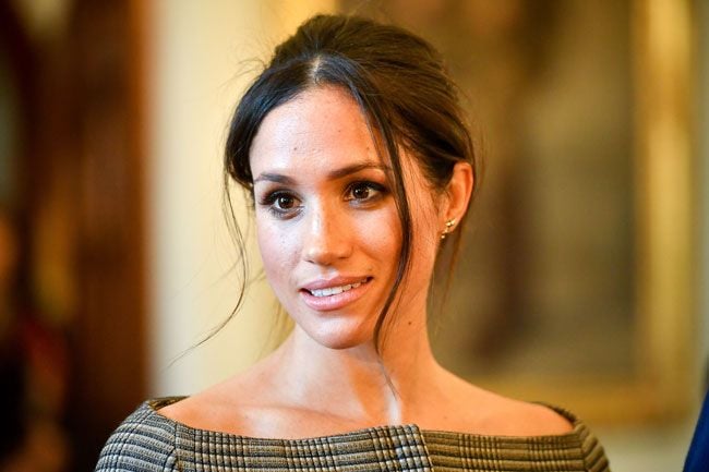 Meghan Markle con labios nude y doble eye liner en los ojos