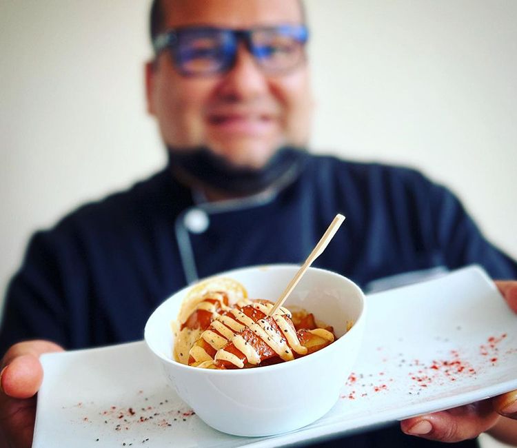 Cocinero José Gregorio Figueredo con sus bravas ganadoras