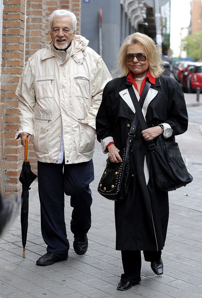 Mayra Gómez Kemp y su marido Alberto Bercos paseando por Madrid, octubre de 2009