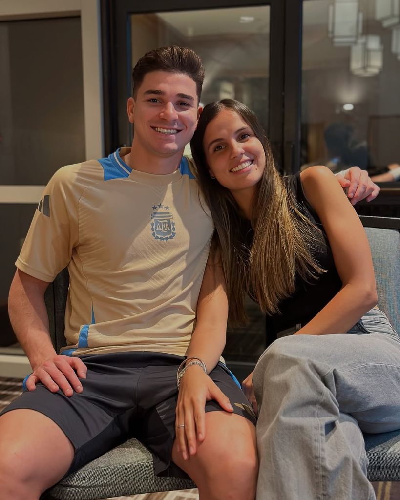 El nuevo ídolo del Atlético de Madrid: Julián Álvarez y su historia de amor con Emilia Ferrero