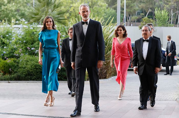 Los Reyes llegando a los premios Luca de Tena