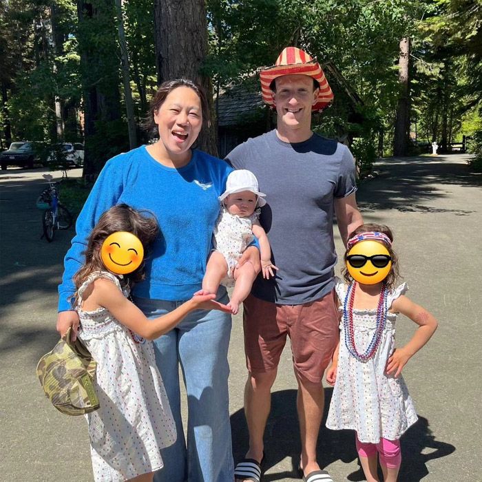 Mark Zuckerberg junto a su mujer y sus tres hijas