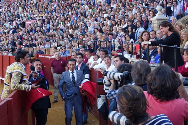 Francisco Rivera ha celebrado el 20º aniversario de su alternativa en La Real Maestranza de Sevilla ante una orgullosa Lourdes Montes
