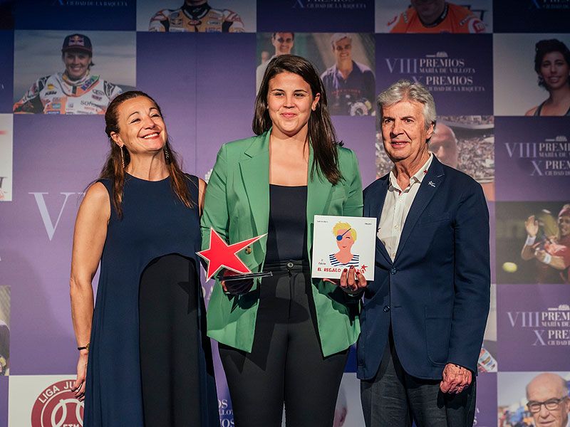 Imagen de Laia Sanz recibiendo su premio 