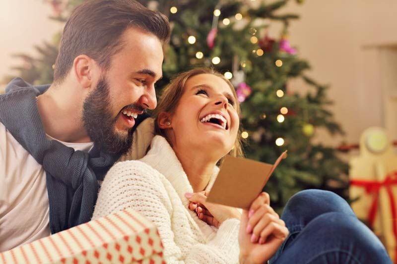 pareja feliz navidad