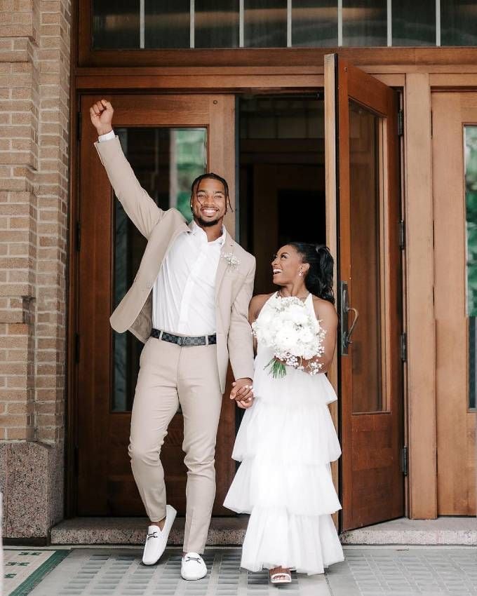 Simone Biles y su marido Jonathan Owens después de la boda