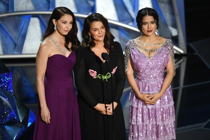 Ashley Judd, Annabelle Sciorra y Salma Hayek: 'Nuestas voces se unen en un coro que dice Time's up. Os pedimos que os unáis a nosotras para ver a estas pioneras'
