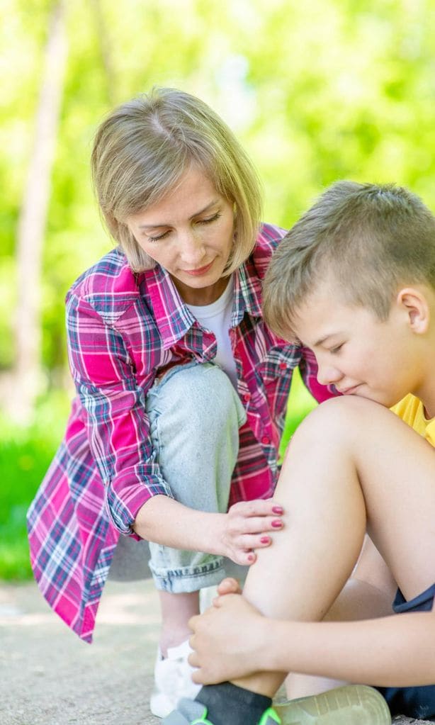 Niño con dolor en pierna