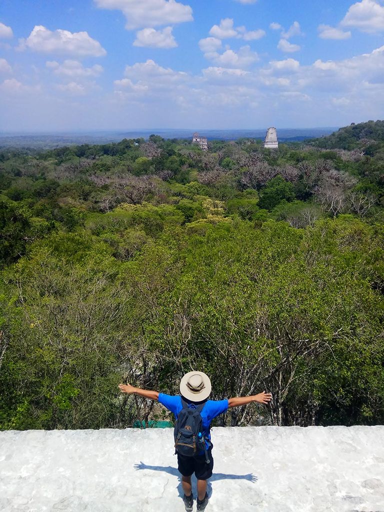 tikal-panoramica-hombre