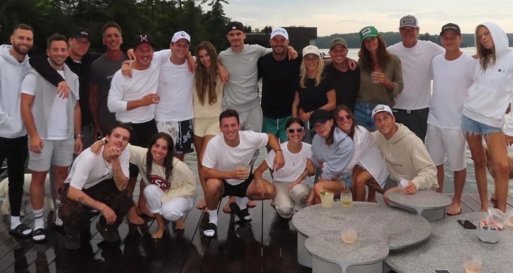 Los Beckham con amigos durante sus vacaciones en Canadá