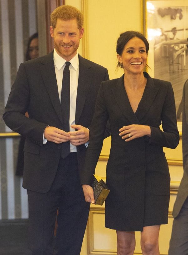 Harry y Meghan de negro