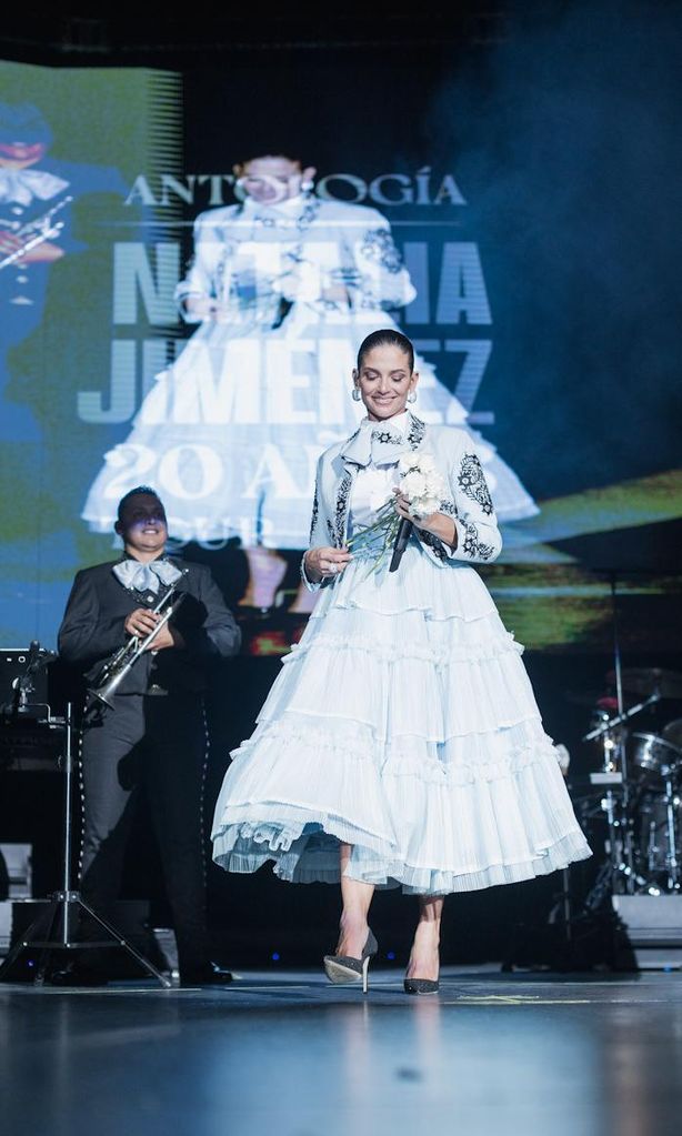 Natalia Jiménez en el Auditorio Nacional de la Ciudad de México en un concierto como parte de su gira internacional “Antología 20 Años”.