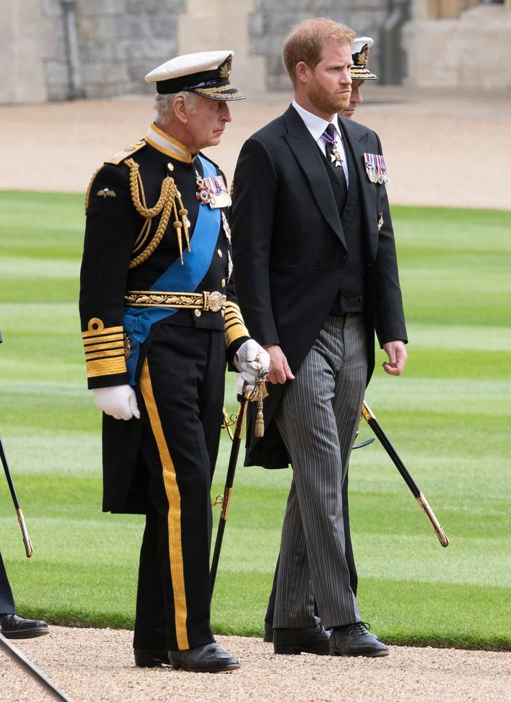 Príncipe Harry con el rey Carlos III 