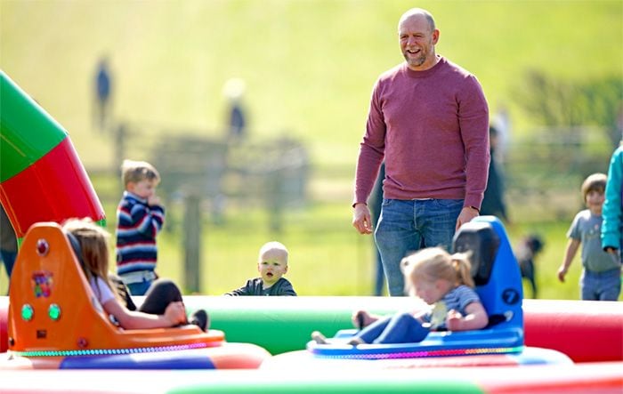 Mike Tindall con sus hijos