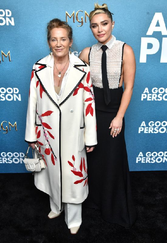 Florence Pugh junto a su madre