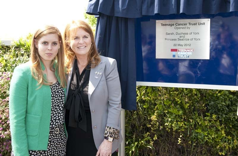 Sarah Ferguson con la princesa Beatriz