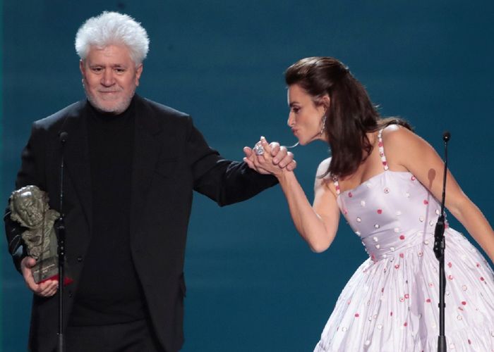 Pedro Almodóvar y Penélope Cruz en los Premios Goya 2022